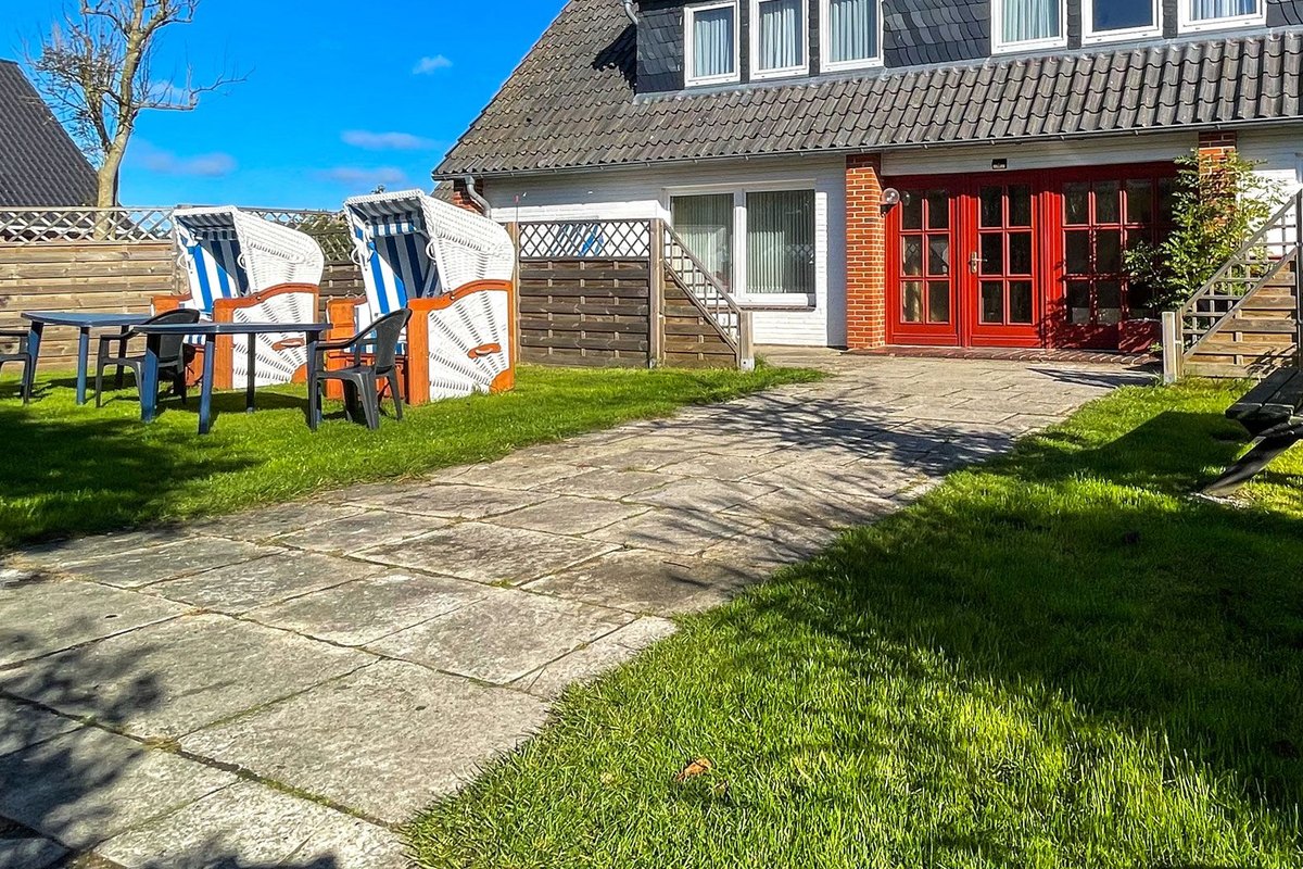 Garten des Haus Passat mit Strandkörben und Sitzgelegenheiten