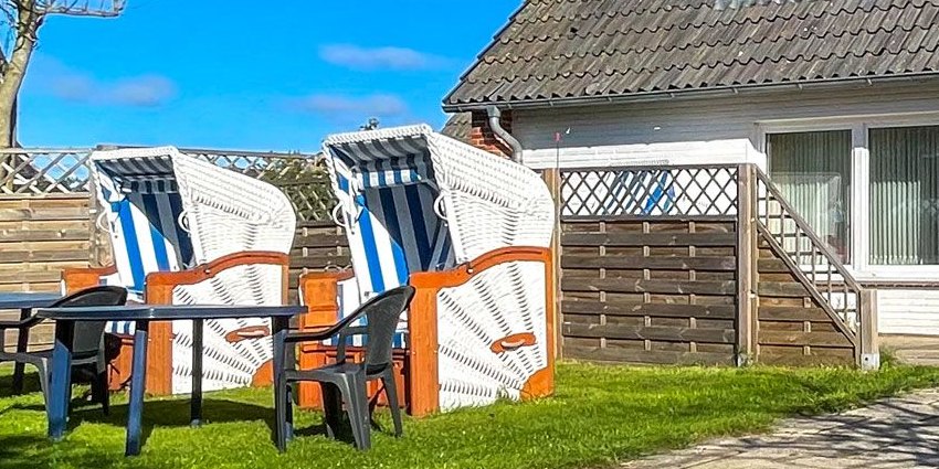 Strandkörbe auf der Liegewiese